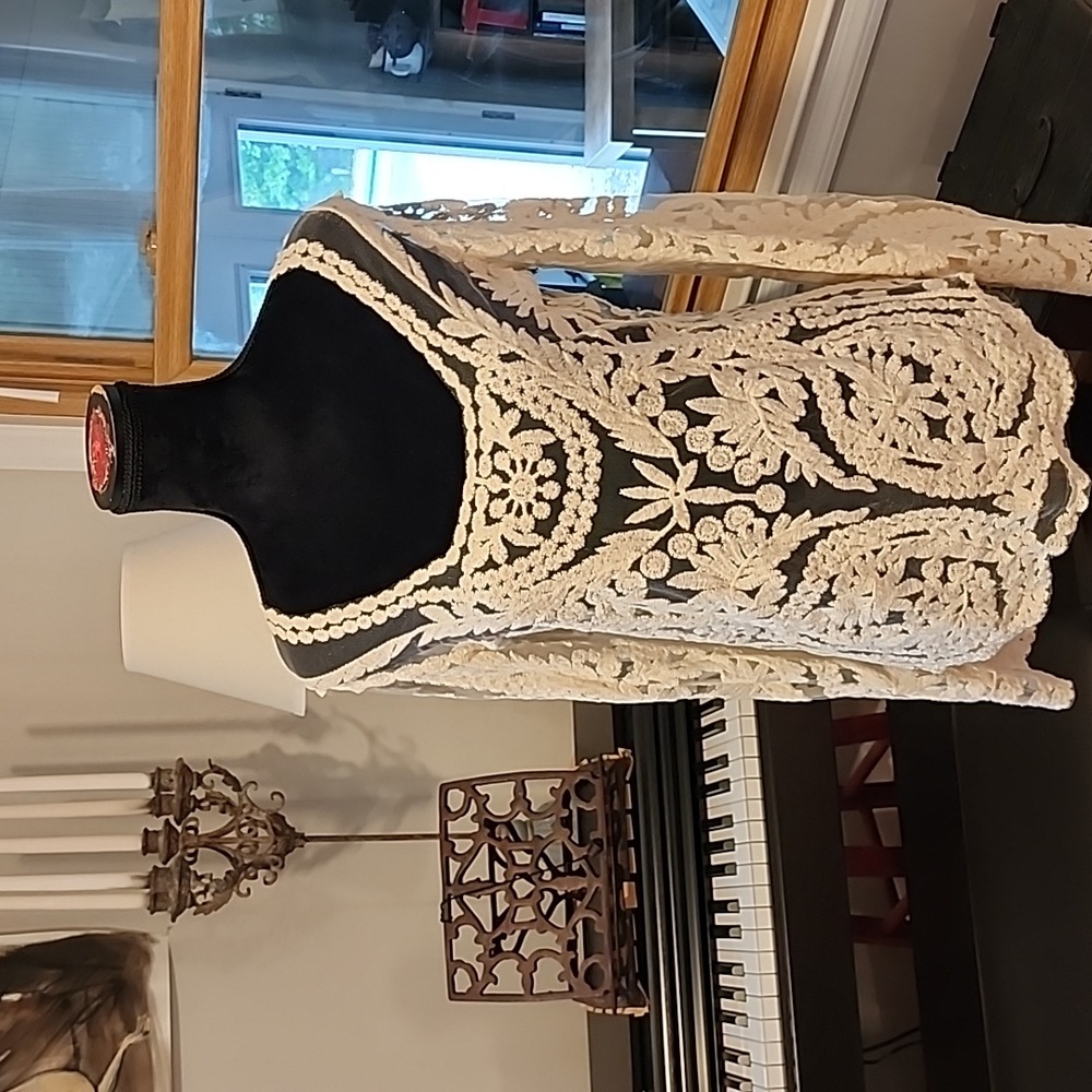 Lace Long Sleeve Top Mesh & Lace Women Scoop Neckgreat  Condition MED Cream Tone